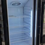 Enfriador exhibidor vertical de 8.4 pies cubicos MARCA PREMIERE BY ABM